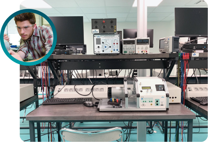 Training room equipped with electronic devices and digital displays for interactive technical learning